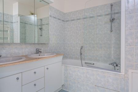 location Appartement T5 DE 110.6m² À VERSAILLES - Photo 3