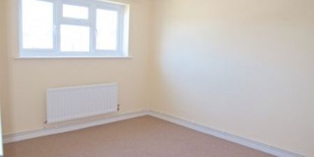 Larkspur Drive, Eastbourne, BN23 8BS - Photo 3