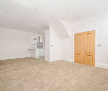 2 bedroom mews to rent - Photo 4