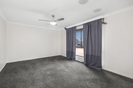 Stunning and Spacious 5-Bedroom Family Home with Exceptional Entertainment Feature - Photo 3