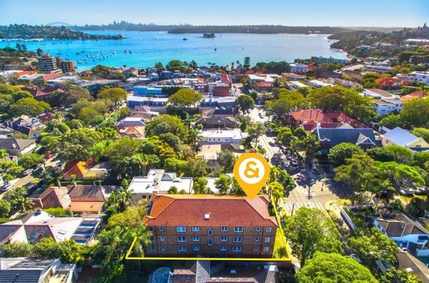 A Luxurious & Bespoke Apartment Offering Harbour Glimpses - Photo 1