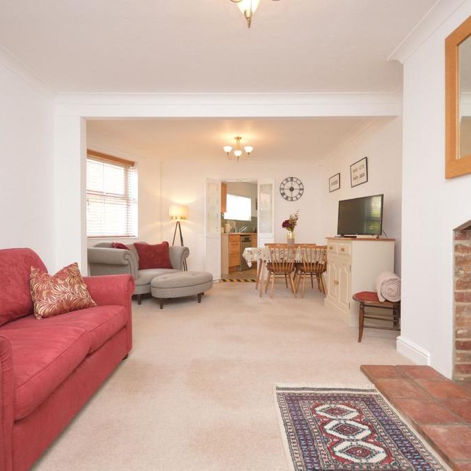 2 bedroom end of terrace house to rent - Photo 1