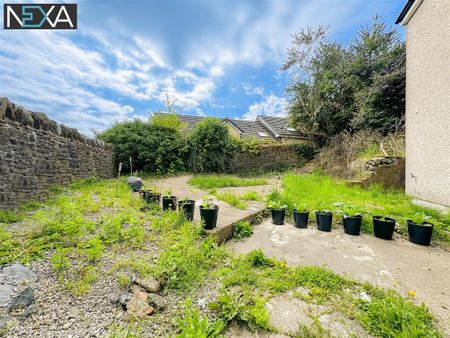 3 bedroom flat to rent - Photo 4