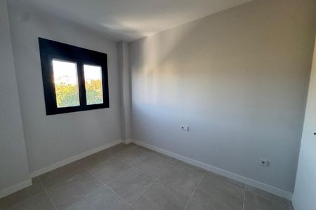 3 Bedroom Apartment For Rent in Estepona, Málaga - Photo 3