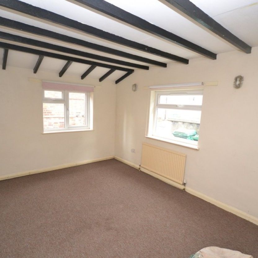 2 bed Ground Floor Flat for Rent - Photo 1