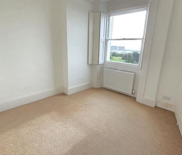 3 bedroom flat to rent - Photo 4