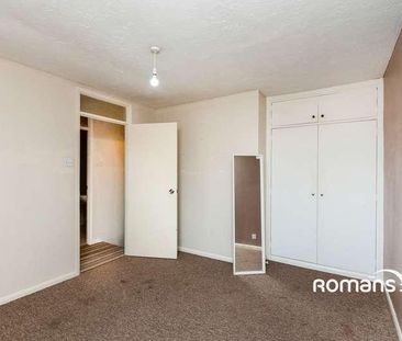 Fallowfield, Yateley, Hampshire, GU46 - Photo 5