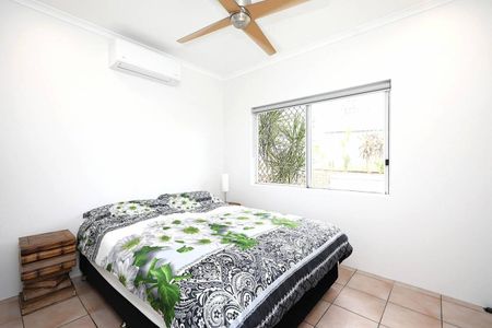 Extra Spacious Family Home - Fully Tiled - Solar - Photo 5