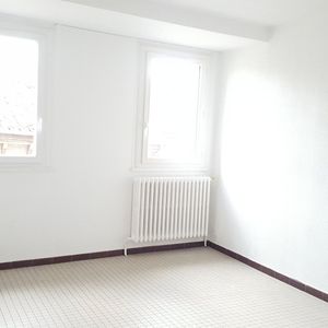 Location Appartement 3 pièces 53m² L ISLE JOURDAIN 32600 - Photo 2