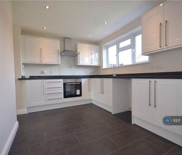 3 bedroom end of terrace house to rent - Photo 6