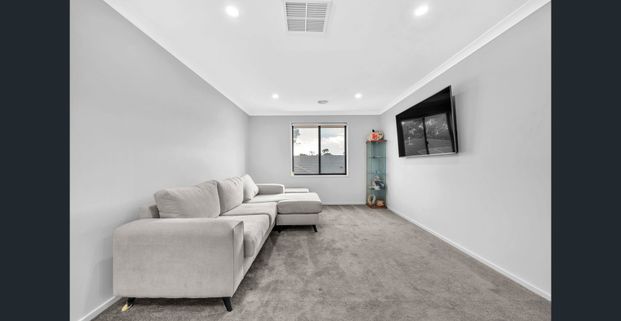 Luxury, Lifestyle & Location Combine at 36 Wichita Grove, Lara. - Photo 1