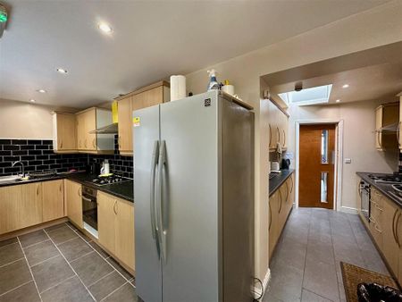 1 bedroom in a house share to rent - Photo 5