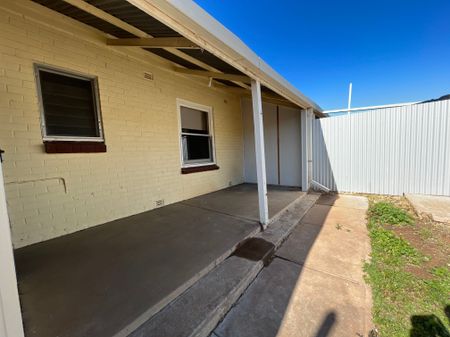 20 EDINBURGH TERRACE, PORT AUGUSTA - Photo 3