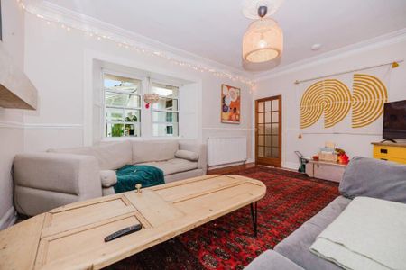 5 bedroom detached house to rent - Photo 2