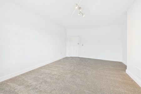 3 bedroom flat to rent - Photo 3