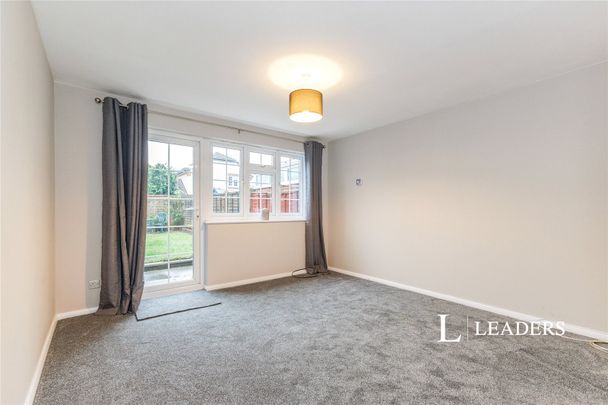 2 bedroom house to rent Finnart Close, Weybridge, Surrey, KT13 - Photo 1