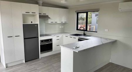 Charming 3BR Home in Dannevirke! - Photo 2