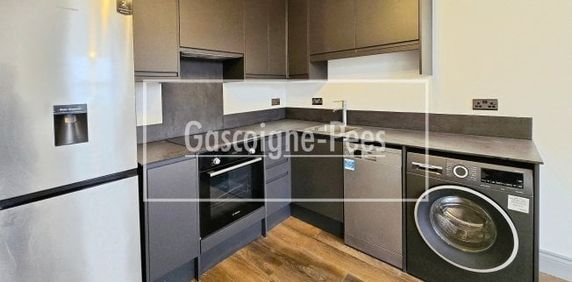 Central Road - Worcester Park - Photo 2