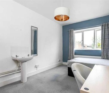 Hainault Road, London, E11 - Photo 6