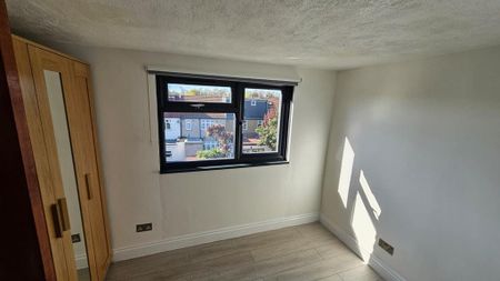 6 bedroom terraced house to rent - Photo 4