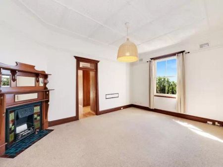 House with 3 bedrooms & 2 bathrooms - Photo 2