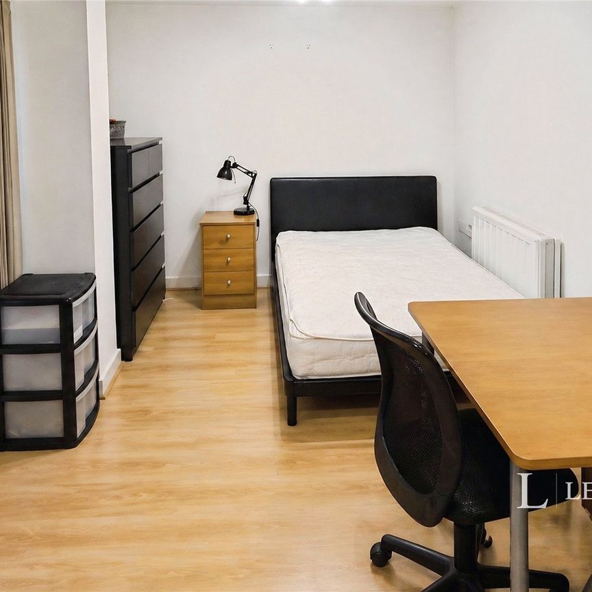 apartment to rent Admiralty Road, Portsmouth, Hampshire, PO1 - Photo 1