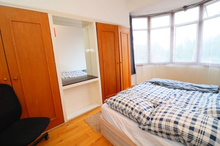 Room in a Shared House, Leigham Vale, SW16 - Photo 3