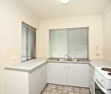 Two Bedroom Apartment in Great Location - Photo 2