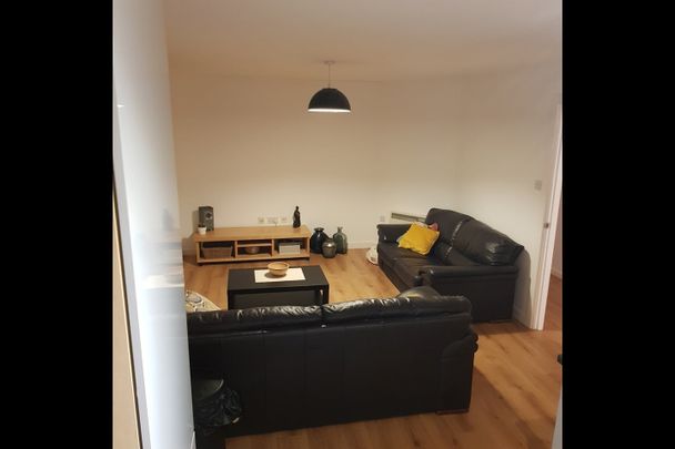 3 Bed Flat, Elmwood Lane, LS2 - Photo 1