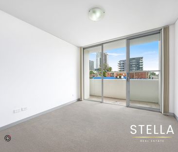 Modern, Light-Filled Apartment in Prime Location - Photo 3