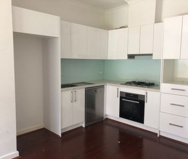 A perfect family home offering convenience and contemporary flare! - Photo 3