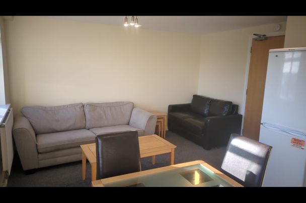 Room in a Shared Flat, Royal Victoria Court, NG7 - Photo 1