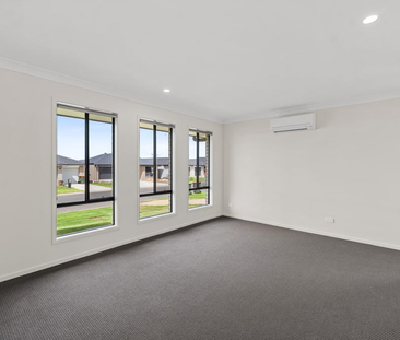 FOUR BEDROOM FAMILY HOME - Photo 4