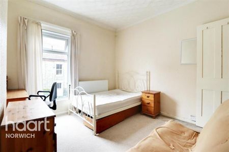 4 bedroom terraced house to rent - Photo 4