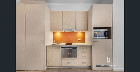 Cozy Living In Heart Of Melbourne City - Newly Renovated & Furnished - Photo 4