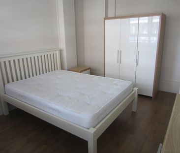 1 Bed Flat, Renforth Street, SE16 - Photo 2