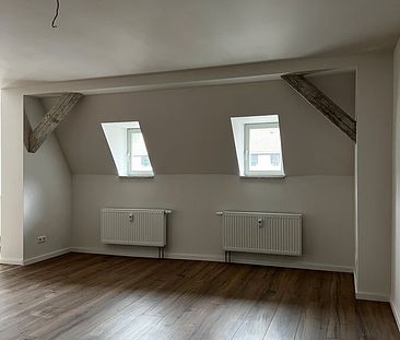 ERSTBEZUG nach Sanierung - großzügige 2-Raum Dachgeschosswohnung mit offener Küche - Photo 6