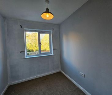 4 bedroom semi-detached house to rent - Photo 6