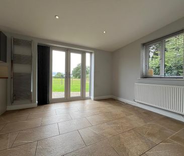 2 bedroom barn conversion to rent - Photo 1