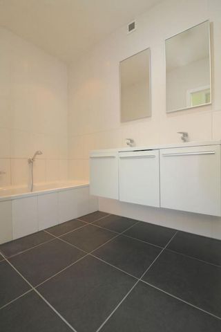 Centraal gelegen en recent appartement met 1 slpk en terras voor 725 EUR/mnd - Photo 5