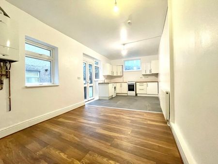 5 Bed End Terrace, Old Ashley Hill, BS6 - Photo 4