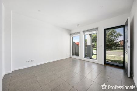 32B Bayliss Road, Deer Park VIC 3023 - Photo 2