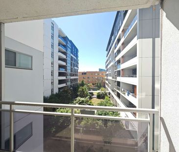 Fully tiled 1 bedroom!! - Photo 5