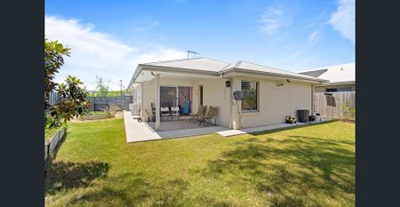 Lovely family home on a corner block in a great location! - Photo 2