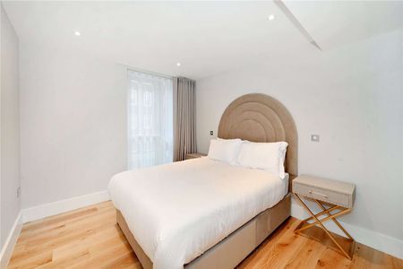 Large three bedroom apartment located moments from Baker Street - Photo 5