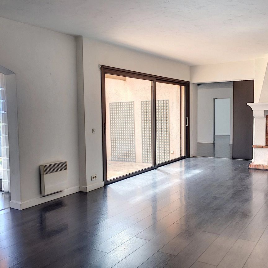 Location Maison 5 pièces 209m² MOUGINS 06250 - Photo 1