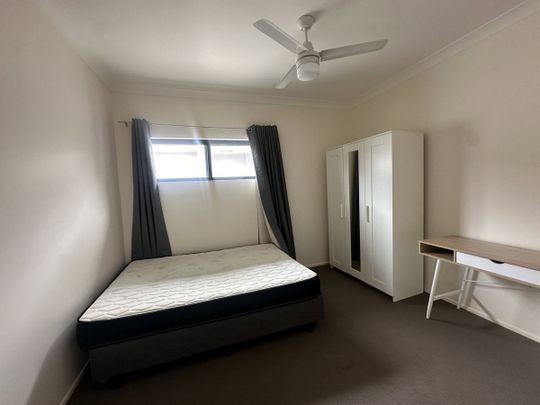 Bright and Spacious Apartment in St Lucia – Walk to UQ! - Photo 1