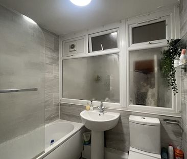 3 Bed Maisonette, Frigate House, E14 - Photo 2