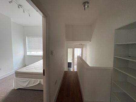 2 Bed Flat, Green Street, E13 - Photo 5