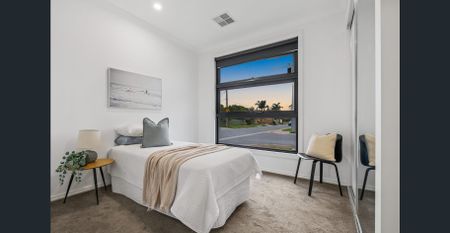 Modern, low-maintenance living close to the coast! - Photo 4